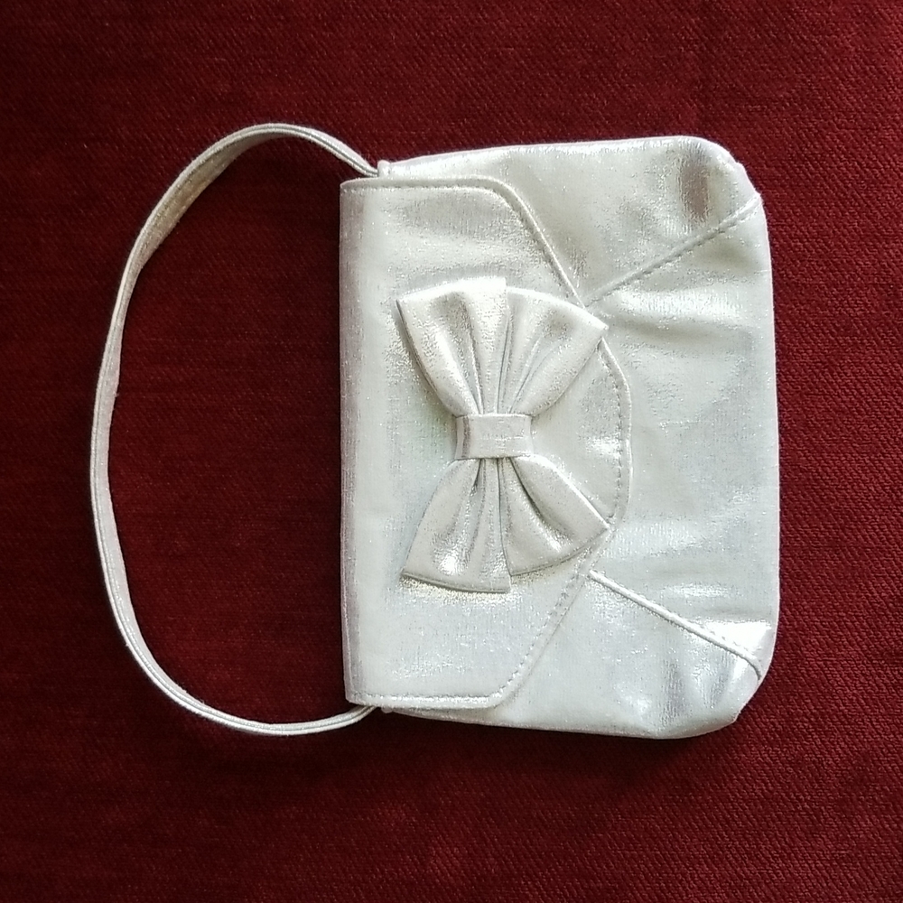 Silver Shimmer Bag Bow Design Textile Silhuette